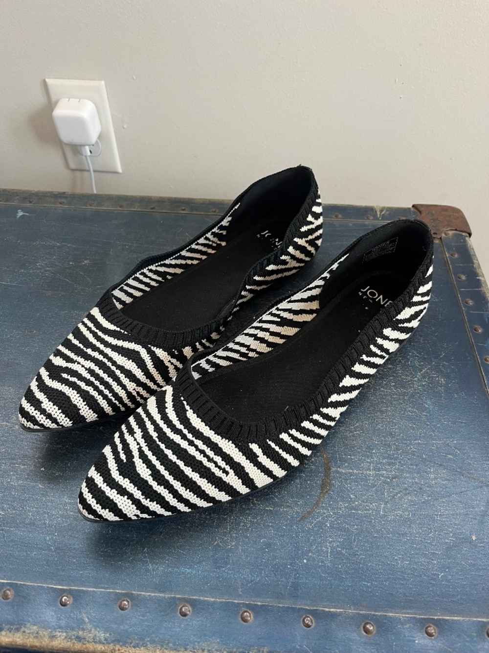 Jones New York Zebra Flats